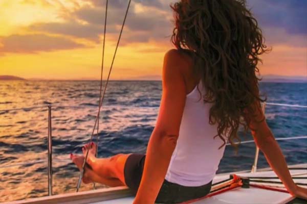 VELERO AL ATARDECER