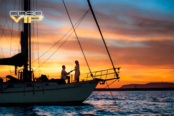 Fiesta de compromiso en yate en los cabos