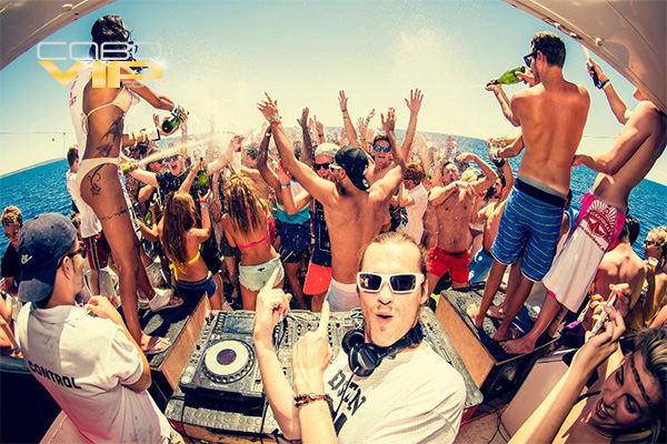 Catamaranes para Fiestas en Los Cabos