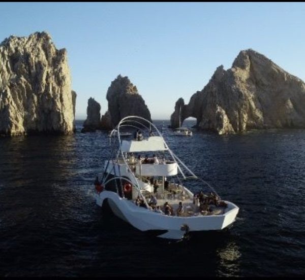 Catamarán VIP-100 Loft en Cabo San Lucas