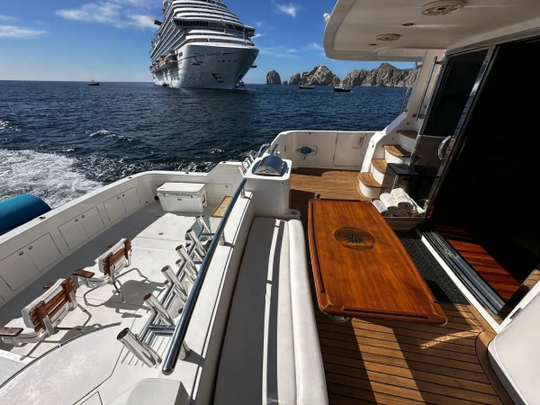 70 FT McKinna | Renta de yates cabo san lucas - Image 6