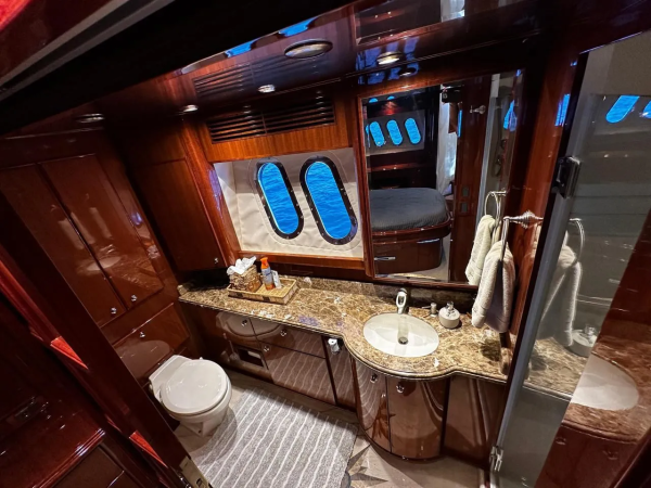 70 FT McKinna | Renta de yates cabo san lucas - Image 9