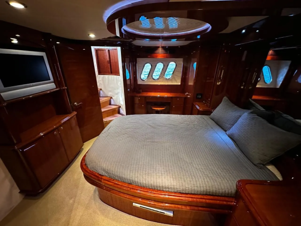 70 FT McKinna | Renta de yates cabo san lucas - Image 10