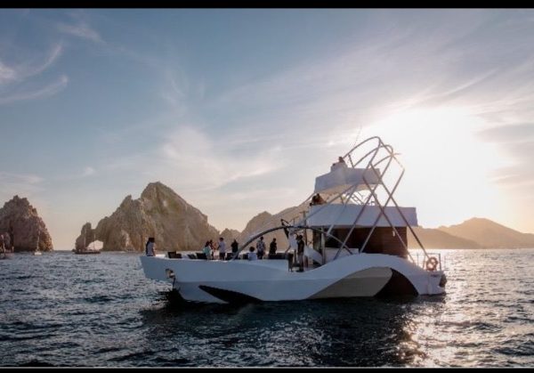 Catamarán VIP-100 Loft en Cabo San Lucas - Image 2