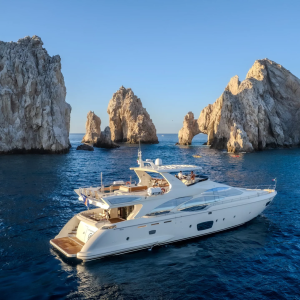 95 FT Refit Azimut | Renta de Yates Cabo San Lucas