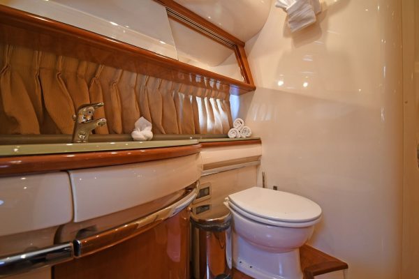 Azimut 62ft | Renta de Yates Cabo San Lucas - Image 6