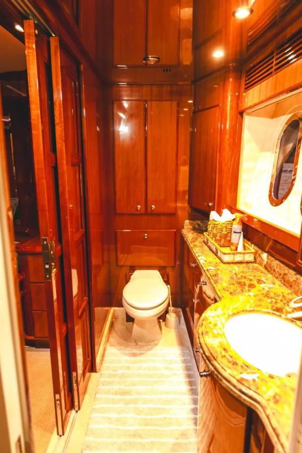 70 FT McKinna | Renta de yates cabo san lucas - Image 11