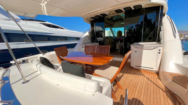65 FT Searay  2015 | Renta de Yates Cabo San Lucas - Image 9