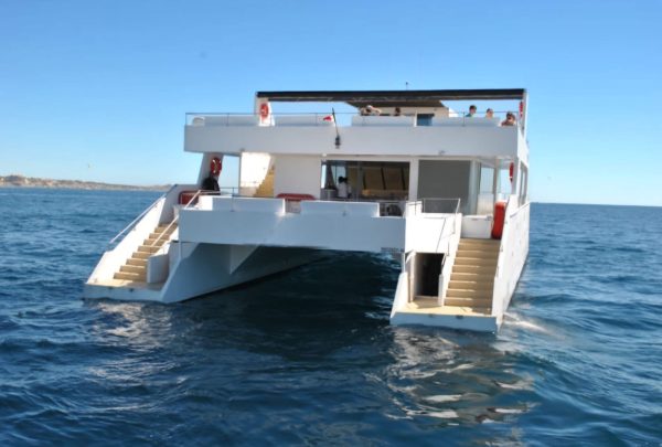 Catamaran 100 ' | Excursión Compartida - Image 5