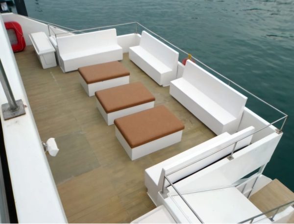 Catamaran 100 ' | Excursión Compartida - Image 2