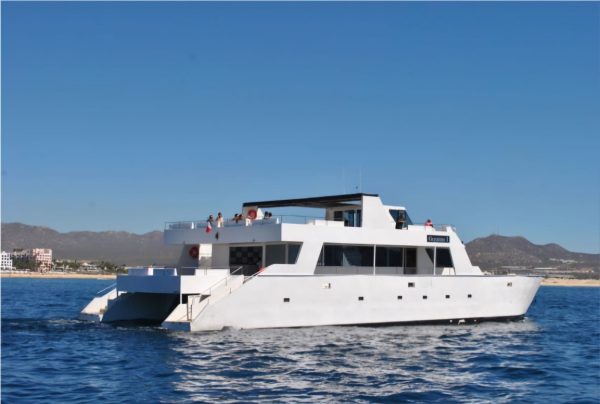 Catamaran 100 ' | Excursión Compartida