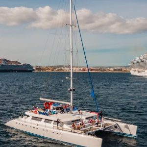 Excursión Compartida en Catamarán en Cabo San Lucas | Catamaran 120