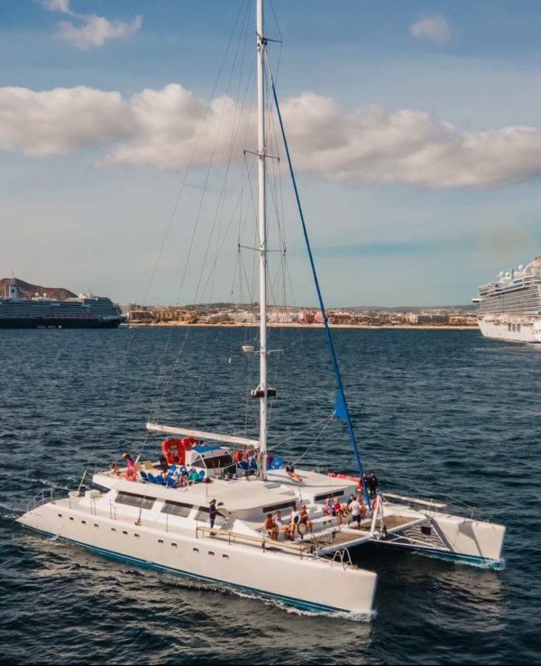 Excursión Compartida en Catamarán en Cabo San Lucas | Catamaran 120