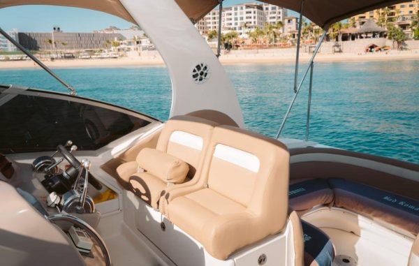 32 FT SUNDANCER | Renta de Yates Cabo San Lucas - Image 2