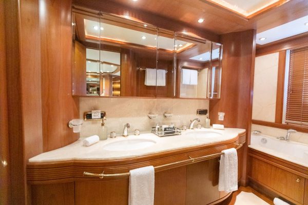 116 FT Refit Azimut  2022 | Yach Charters Cabo - Image 20