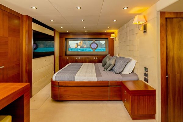 80 FT Sunseeker  2017  | Renta de Yates Cabo San Lucas - Image 9