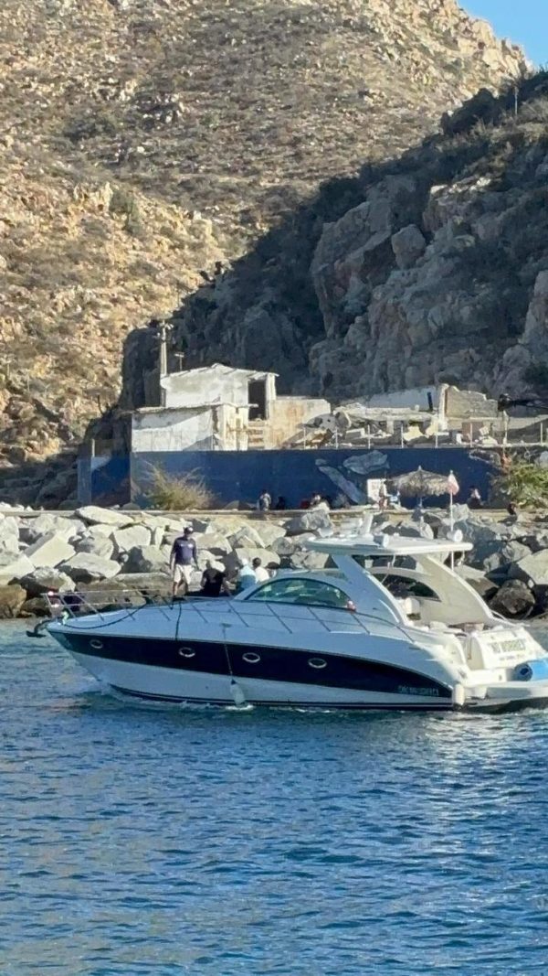45 FT Maxxum | Renta de Yates Cabo San Lucas - Image 2