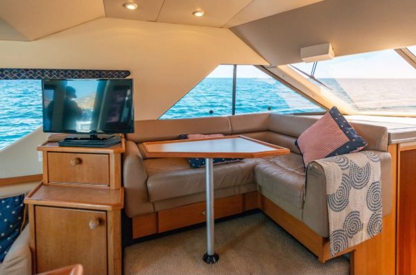 42 FT Bayliner | Renta de Yates Cabo San Lucas - Image 4